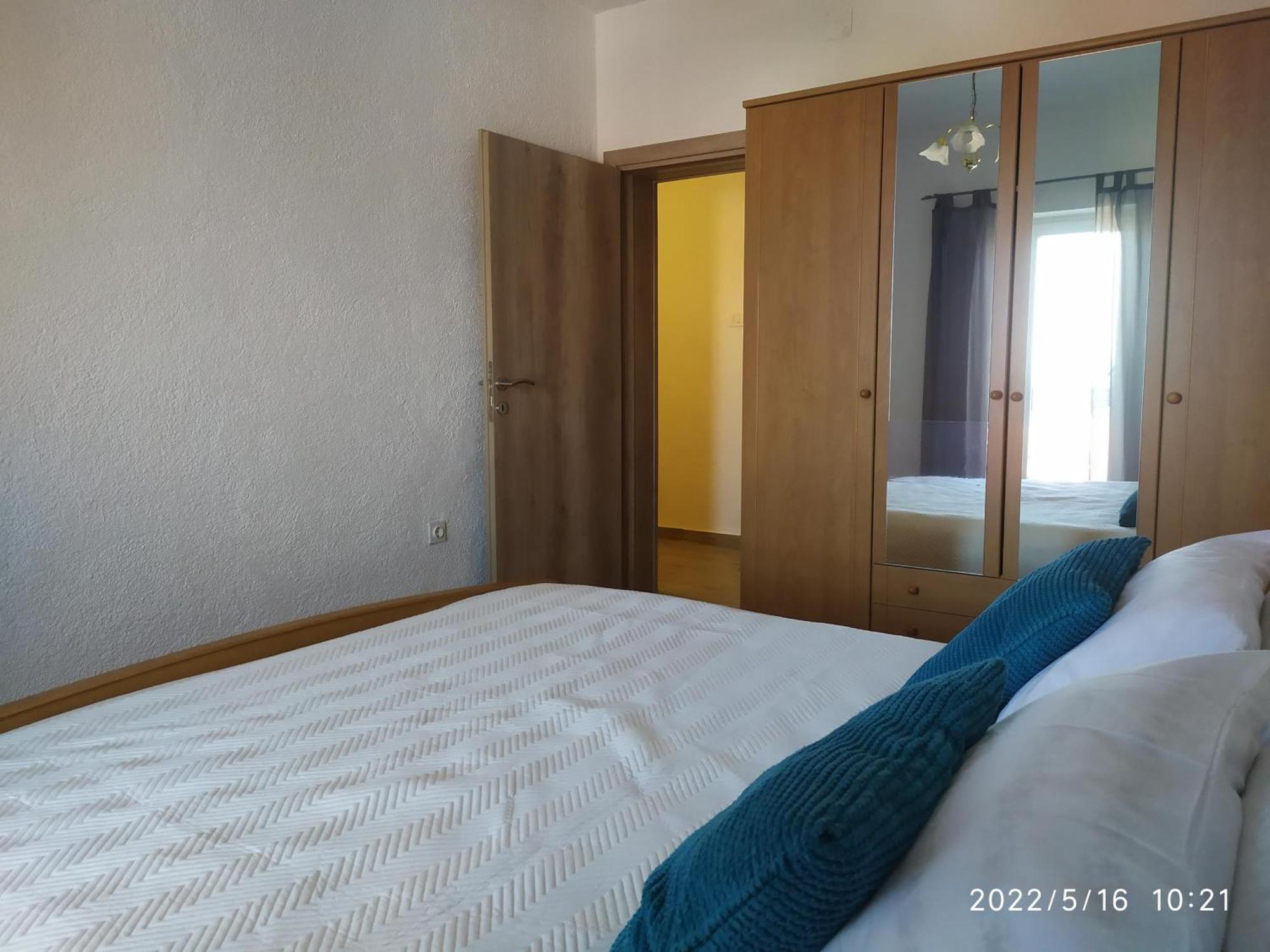 Apartments And Room Suza Senj  Esterno foto