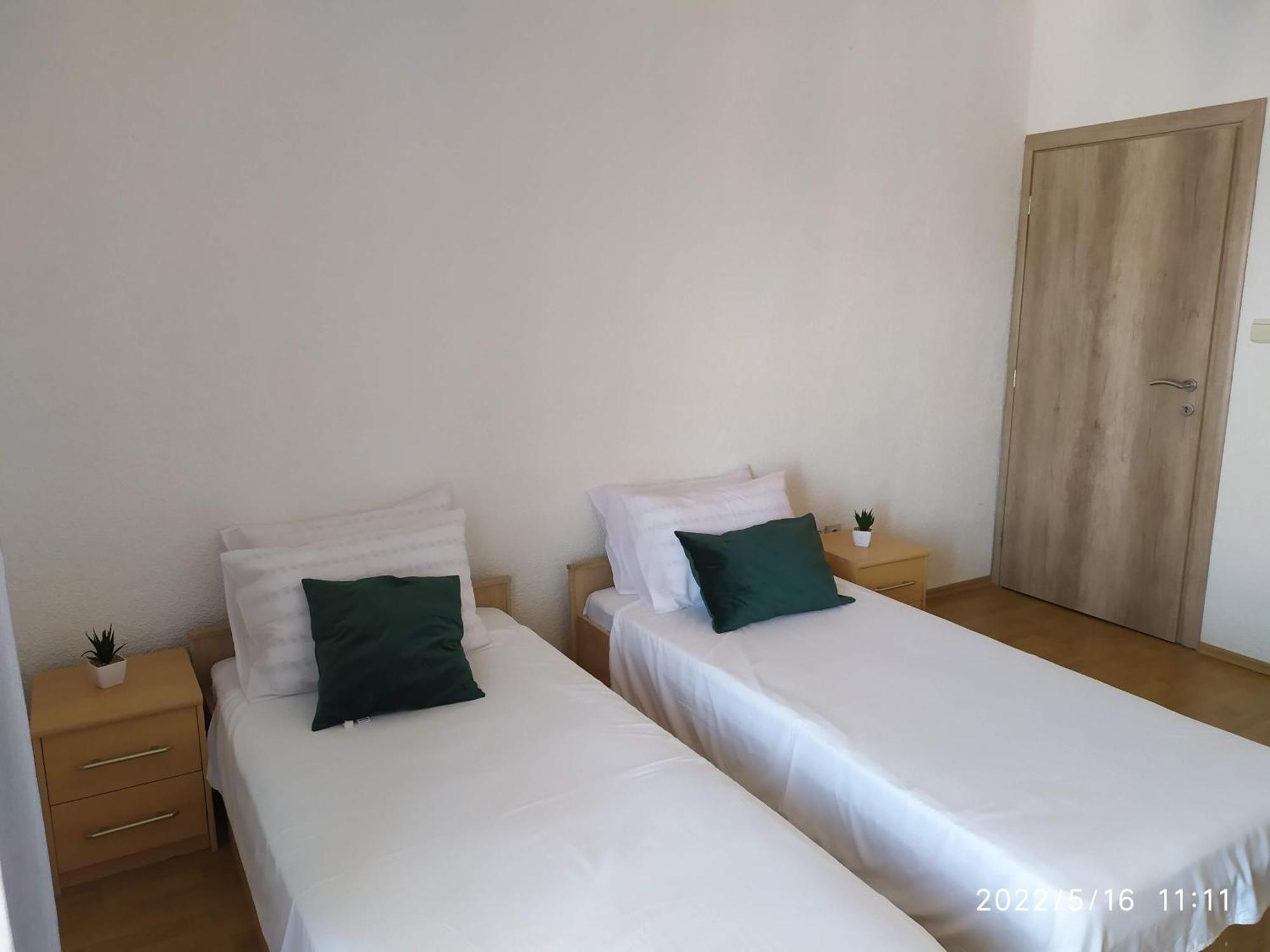 Apartments And Room Suza Senj  Esterno foto